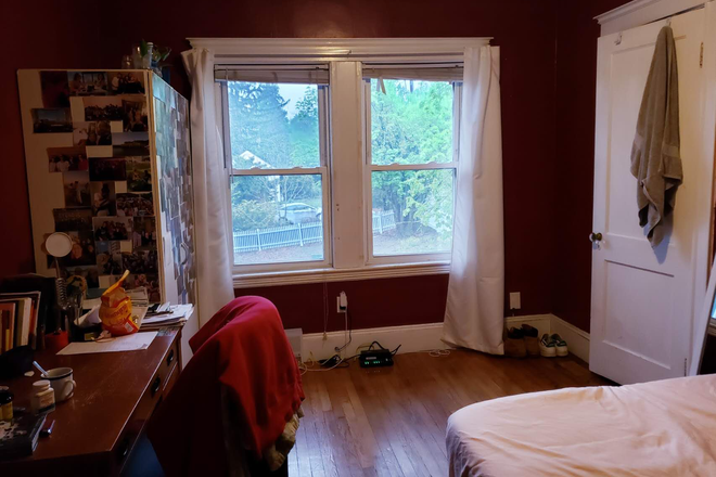 Good-sized bedroom at $1,325/month at 233 Commonwealrh Ave 0.2mile to BC, including all utilities and WiFi, Available 8/8 - Walk 5Min (0.2Mile) to BC, Nice & Sunny Furnished Big Rooms, C/A, Incl All Utilities & WiFi, No Fee Apartments