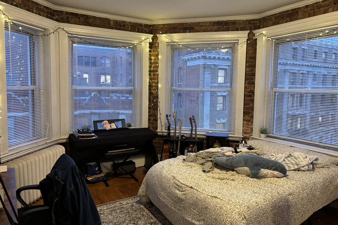 Bedroom - 2 Bed Available 9/1/26! *CONTACT NOAH 603-470-8181 Apartments