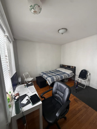 Bedroom - Private Room in 2BR Fenmore Apt: 5-Min Walk to NU, Newbury, T & Trader Joes. Quiet & Neat Vibe!