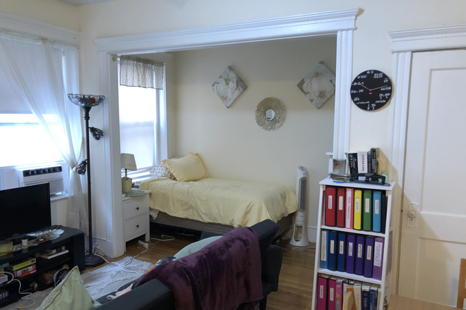 Studio - Beautiful and Cozy Studio on Peterborough St - Avail 9/1/25! H&HW Included! Apartments