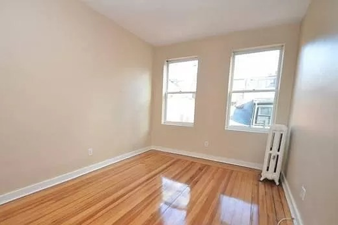 Bedroom - Cozy 2 Bed, 1 Bath Apartment on Joy St in Beacon Hill