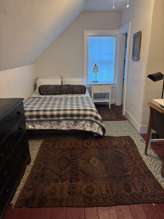 West bedroom - Pleasant furnished room in private home, great location, close to public transportation