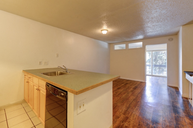 Shared Living Room/Kitchen Space - Townhouse Sublease for Spring 2026