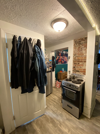 Kitchen - Beacon Hill Studio with Utilities Included – Available 9/1! Apartments