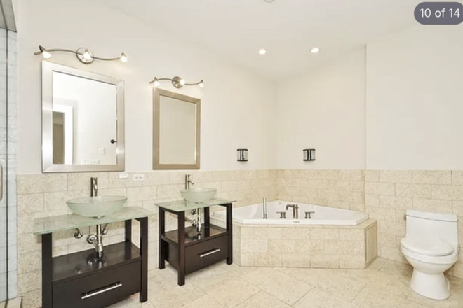 Bathroom - Spacious Private Room in Peterson Park – Easy Commute to Northwestern