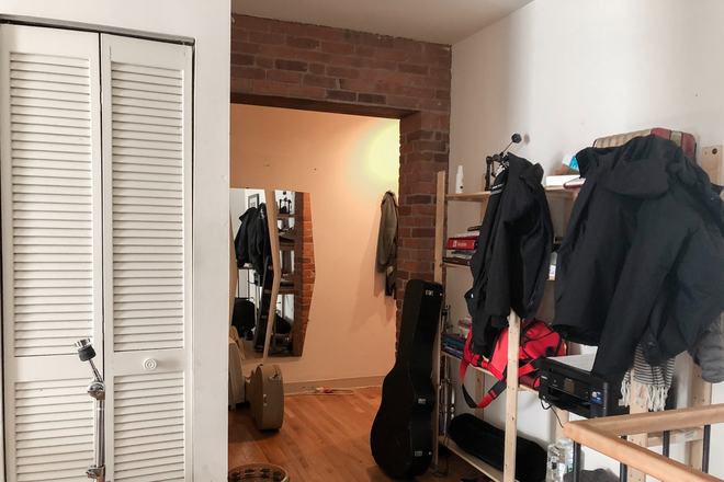 Apartment - 2 Bedroom duplex on Gainsborough Street with laundry in unit Condo