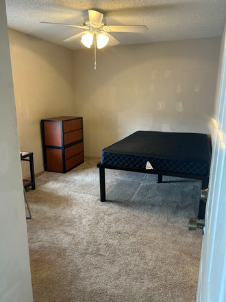 Private room - Immediate Move in, Girls Only, Knight Circle, August 2026-July 2027 Apartments