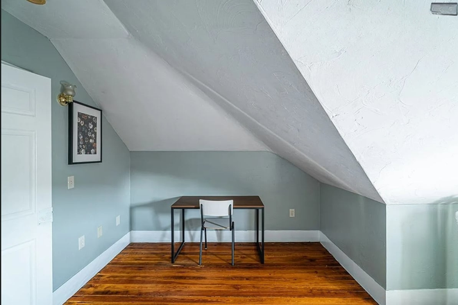 1 - ALLSTON OFF CAMPUS 6 BED SINGLE FAMILY NO FEE NO SEC DEP AVAIL 9/1/26! House