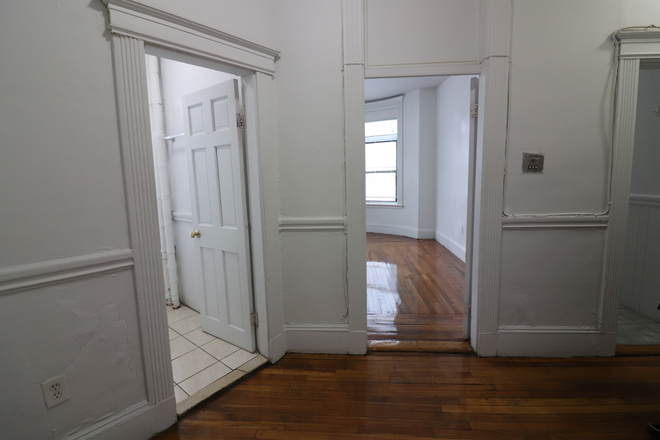 hallway - Sunny 1 bed split - landlord pays the fee, one month free rent! Apartments