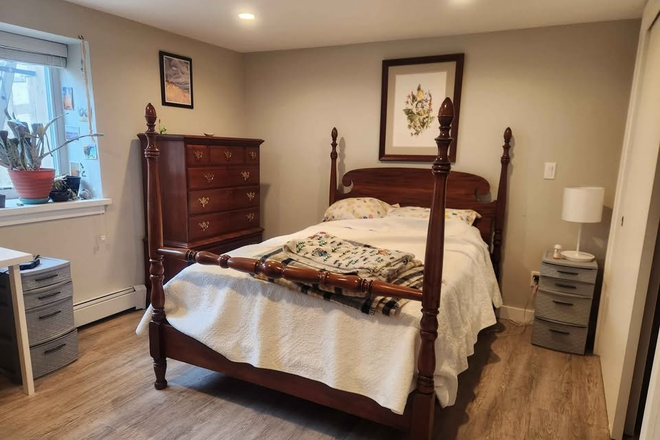 Available bedroom - Bedroom Available - Home on Bates Ave