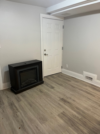 Living - 2 Bedroom Basement with Laundry in Annex House