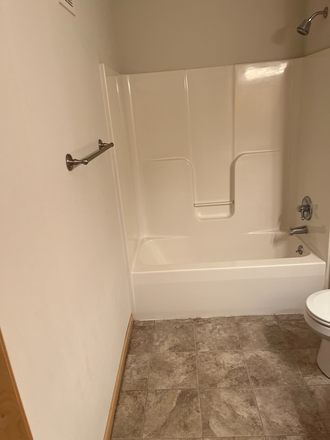 bathroom - Walnut towers
