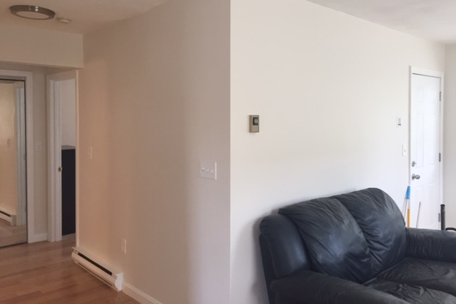 entrance - Apt 3, Two-bedrm/one bath, $2800/Mon+Elect; walk to Green/Red. One bedrm available