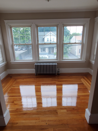 Sunroom/office - Beautifully Updated 3-Bedroom with Sunroom Apartments