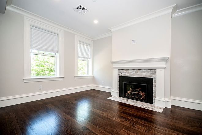 Living Room - luxurious 4-bedroom, 4.5-bathroom in a newly renovated building Duplex
