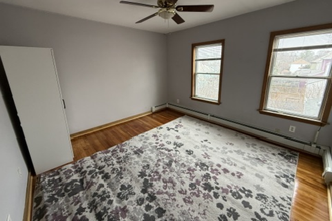 Bedroom - Private bedrooms available near Tufts (Medford Campus) from September 1st