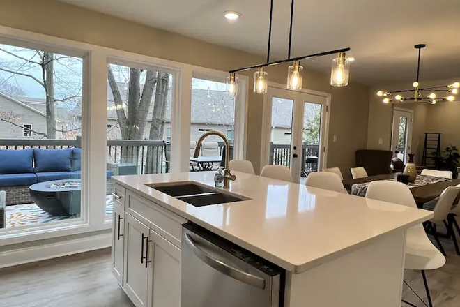 Kitchen w/view of main deck - All inclusive: Furnished + utilities! 4 full baths, 4 bds (3 w/deck + pvt entrance)! Ask about CAR Duplex