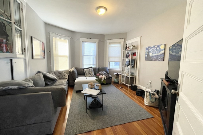 . - LUXURY BEAUTIFUL IN UNIT LAUNDRY - 4 Bed/1 Bath - Avail 9/1!!!
