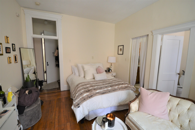 Studio - Cozy, Front-Facing Studio on Hemenway St - Available 9/1/26 Apartments