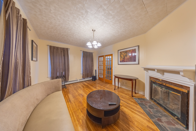 . - LOCATION!! Huge 6 Bed/2.5 Bath near HBS available 9/1/26! Parking Included! Apartments