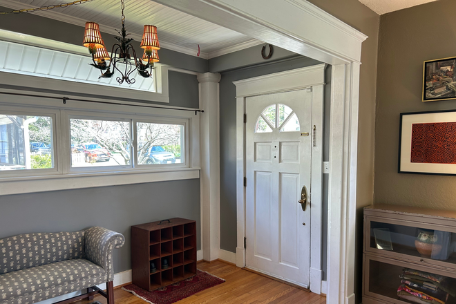 Foyer - 3BD/2BA House in a Family Friendly Area -- Close to Campus & Hospital