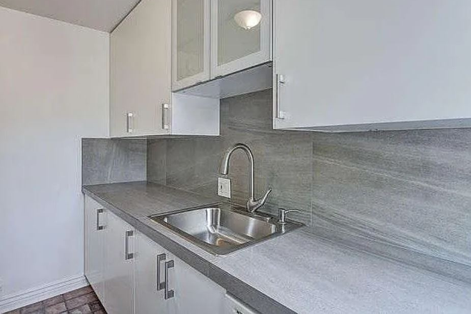 Kitchen - Big, Bright 2BR/1Ba in South Park Hill Triplex