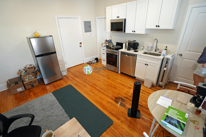 2 - SEPT 2025-Sweet Comm Ave 1 bed. H/Hw inc. Easy MBTA, Cat ok! NO FEE!