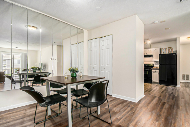Dining area - Summer Sublet! At The Bend