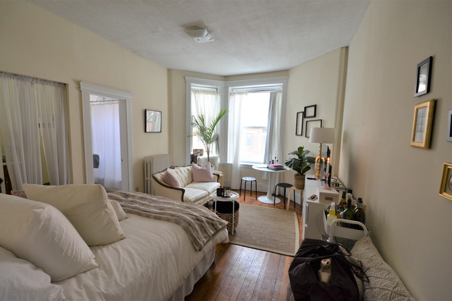 Studio - Sunny Studio Close to Campus Avail 9/1/25 Apartments