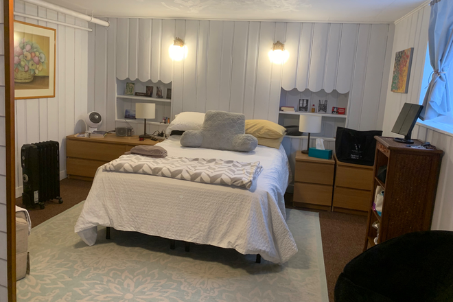 Sorrento bed window - Furnished cozy, clean bedroom close to Tufts/Harvard
