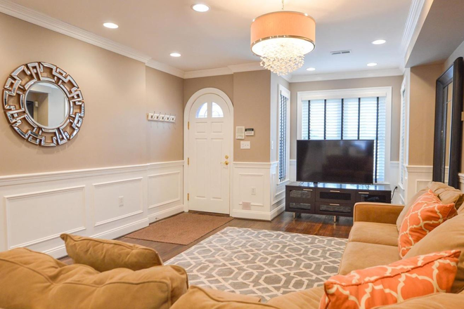Entryway - Capitol Hill Gem Near Union Station House
