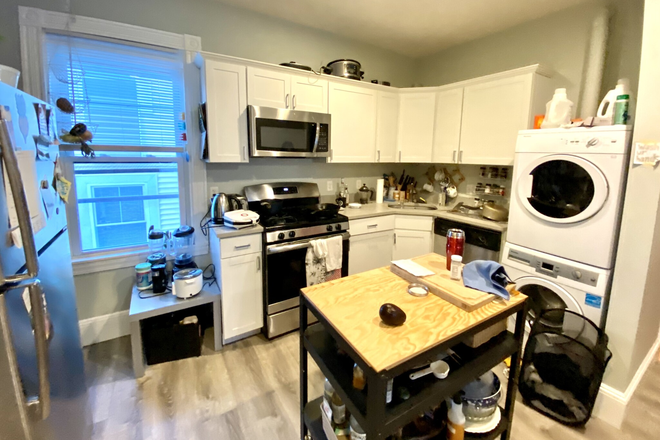 LIVING - NEWLY UPDATED 4 BED/2 BATH! 9/1/26! Apartments