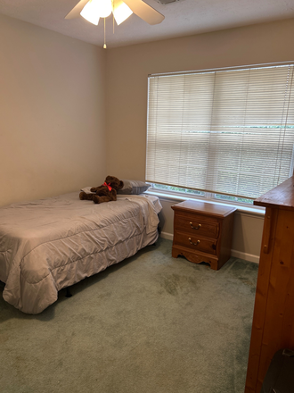 Bedroom facing lake - Two Rooms Available for KSU Students, Faculty, and Staff House