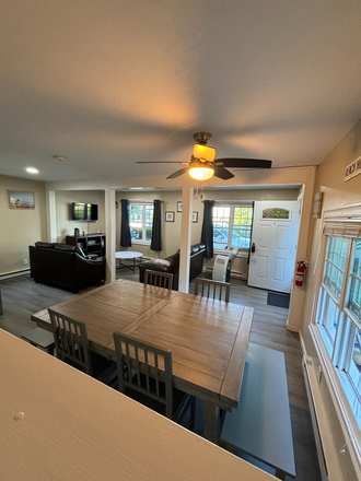 Dining Area - Available for a group of 3! 3 Bedroom home in Bonnet Shores!
