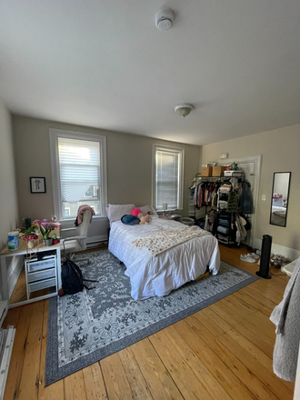 Room 1 - Housing Available for students Near Mission Hill (Female Roomate Only) Townhome
