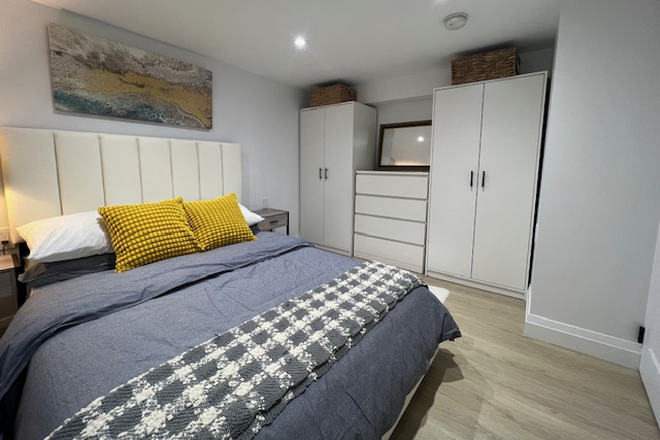 bedroom - UPPER BEACHES APARTMENT