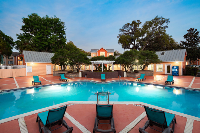 Pool - Summer 26 Sublease at University Commons