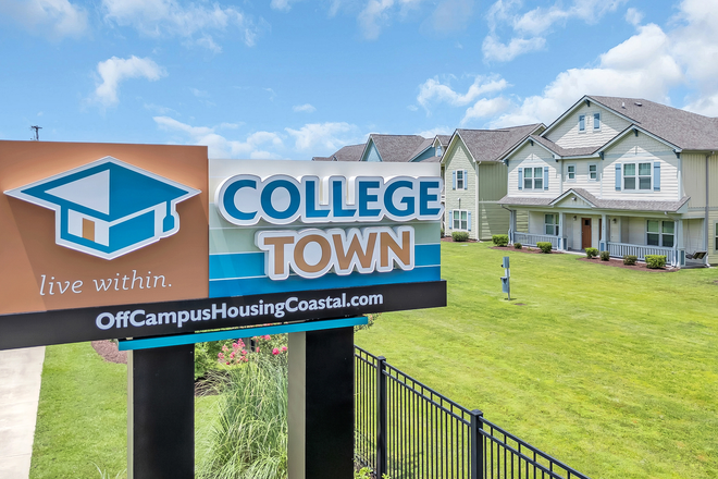 Coastal Carolina University off-campus housing - College Town at Coastal