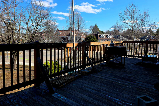 Huge Deck overlooking Beautiful Commonwealth Ave. with View of BC - 5Min Walk to BC Main Campus! Massive Bi-level 4-5Bed/2Bath+Huge Deck, C/A!, Fully Furnished, No Fee! Apartments
