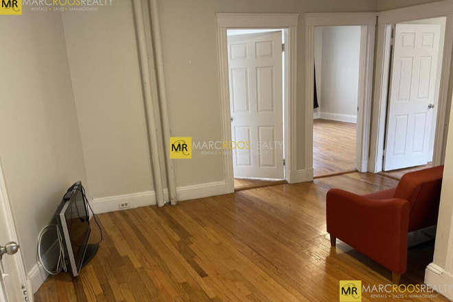 Livingroom - CLEVELAND CIRCLE 3 BED ON CHESTNUT HILL AVE MOVE ***AUGUST 1ST *** Apartments