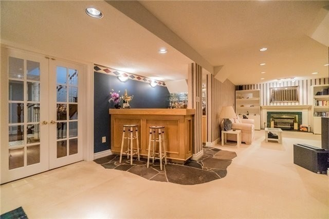 Basement Recreation Room - Spacious rooms available in a well-maintained home near UTM Campus.