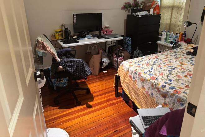 Bedroom - 6 bedroom/4 bath, no broker fee Townhome