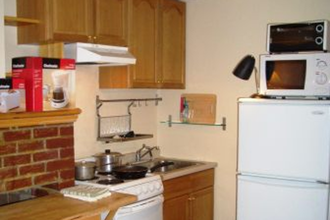 kitchen - 27 William St post-doc house