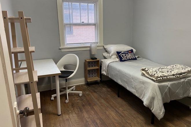 Bedroom - Walk to Campus: Private room in partially furnished 4br/2ba house, fenced in yard