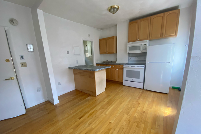kitchen - 2 Bed 1 Bath (North End) Apartments