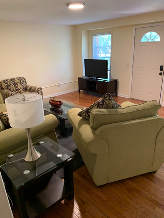 Living Room - Beautifully Modern & Just Renovated 6BR/3BA Available for June 1 (2026-27 School Year) Townhome