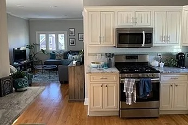 Kitchen view 2 - Apartment in South Boston for Subletting