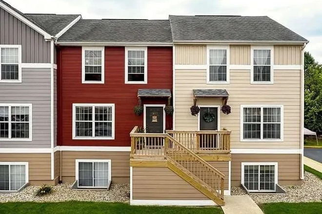 Outside - Redpoint Apartments