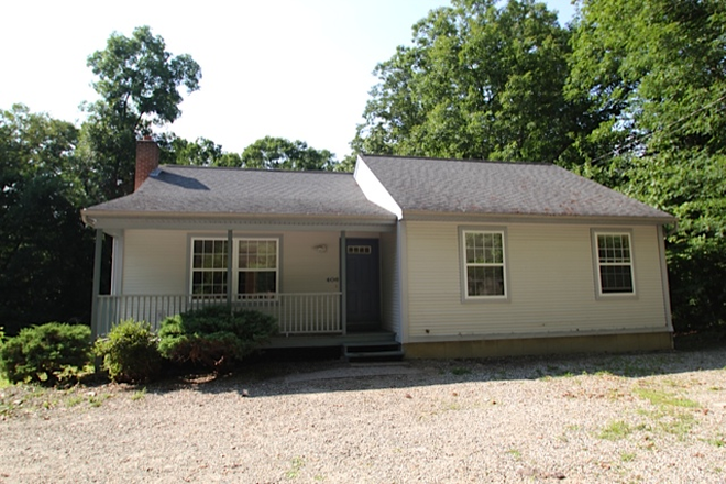 Great ranch home - 4 Bedroom, Huge Yard, Quiet Neighborhood! House