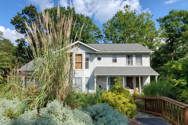 Exterior - Quiet, comfortable, roomy, furnished and beautiful.